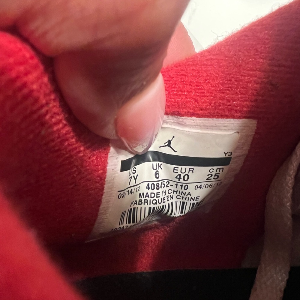 Authentic Jordan Retro 4. Size GS 7. - Picture 7 of 7